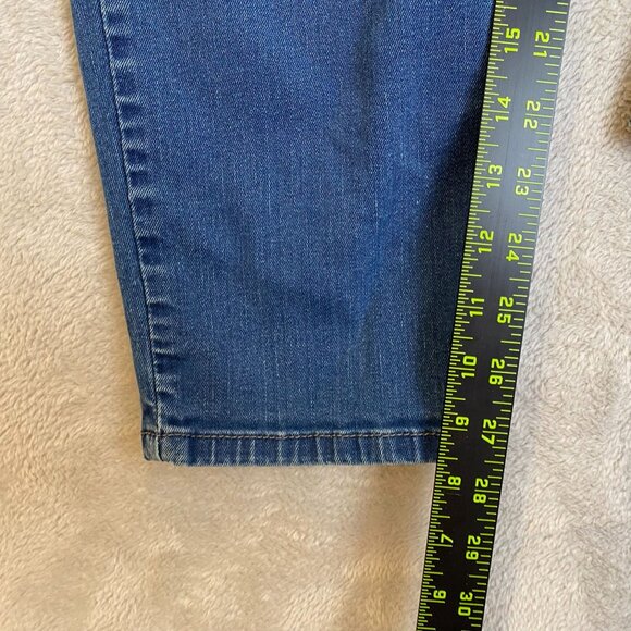 Levis Womans Jeans Size 18W 34x32 Distressed Blue Denim Comfortable Mid Rise - Picture 3 of 16